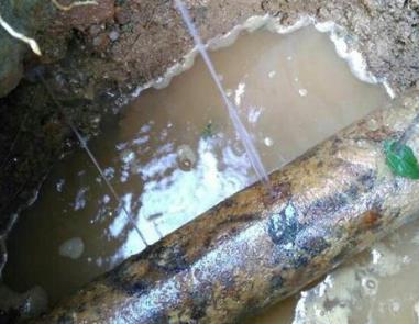 白城市楼顶渗水维修公司分享下地暖漏水的原因及检测方法。